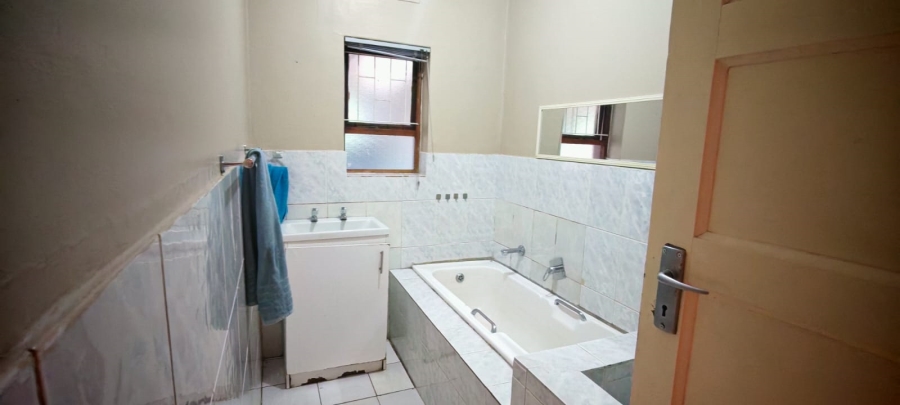 5 Bedroom Property for Sale in Thornton Western Cape